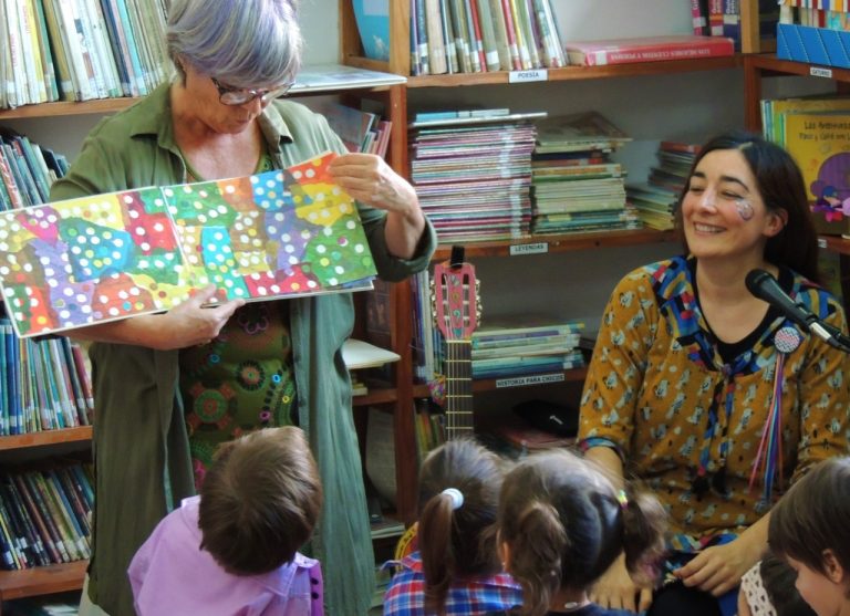 «Palabritas de colores» atrajeron el interés de muchos niños