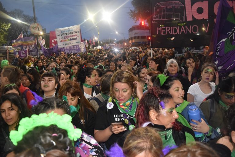 Marea feminista: con la marcha más masiva, el encuentro hizo historia en La Plata