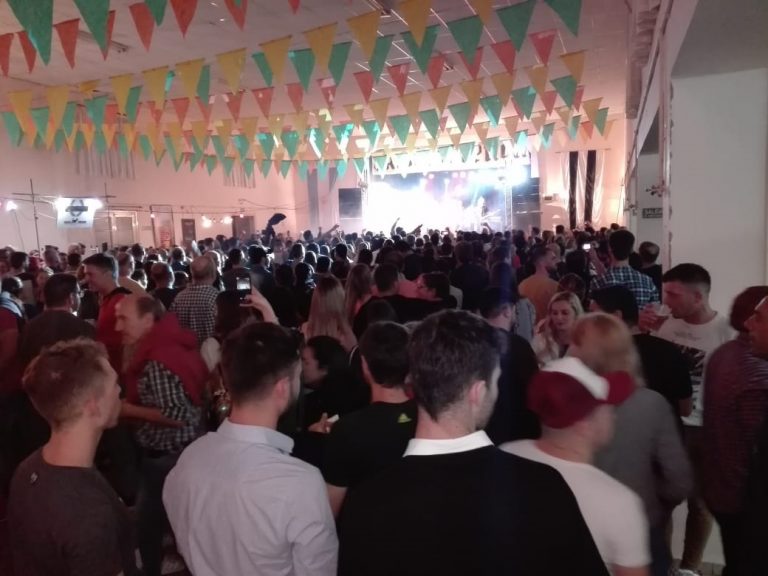 French vibró con el Oktober