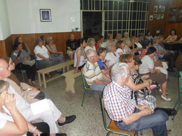 Cáritas parroquial convoca al padrinazgo en Navidad