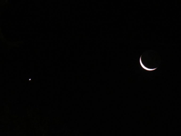 La Luna se alineó con Venus y Júpiter
