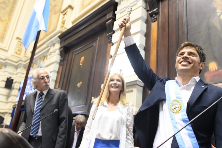 Asumió Kicillof: marcha atrás con la suba tarifaria y dura crítica a la herencia