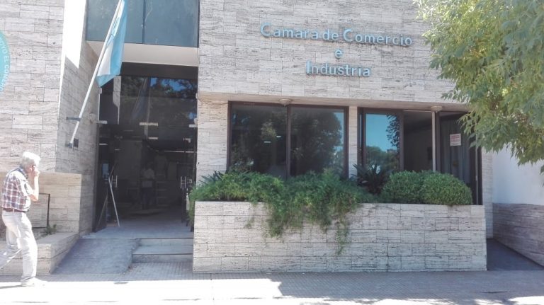 Cobro de servicios: los locales atenderán desde el lunes