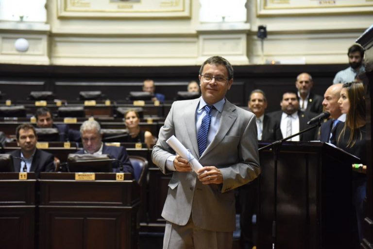 Mauricio Vivani recibió diploma como diputado provincial