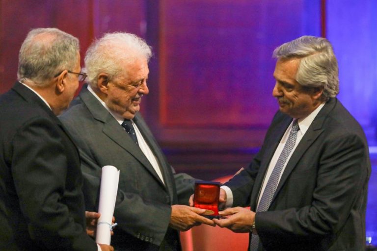 González García anunció que restituirá «rápidamente» el protocolo de aborto legal