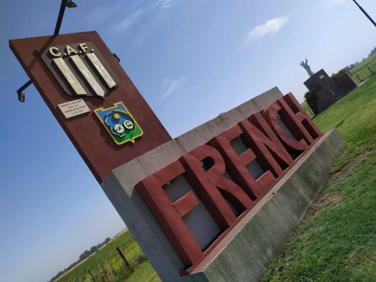 French: se robaron equipos de iluminación