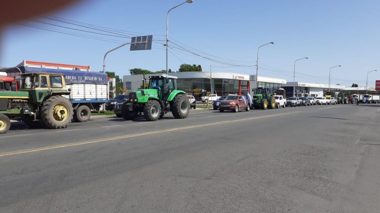 Hubo «tractorazos» en Pergamino y Salliqueló y productores analizan un paro