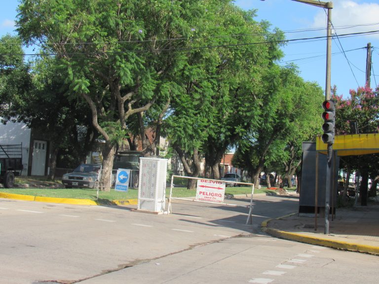 Desvío de tránsito en Avdas. Aita y Mitre
