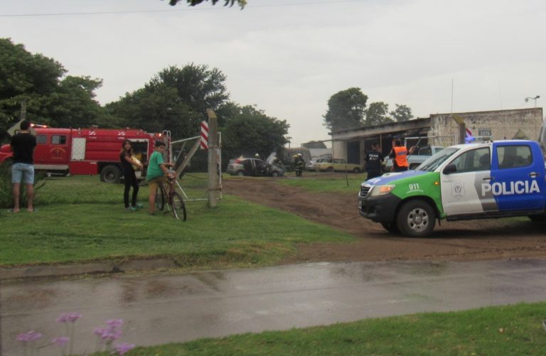 Incendio de un auto en un taller de GNC