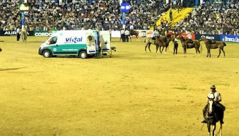 Murió un jinete aplastado por el caballo en Jesús María