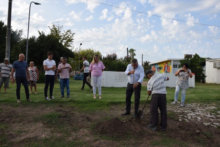 Forestación en la Plaza del Barrio Los Abuelos