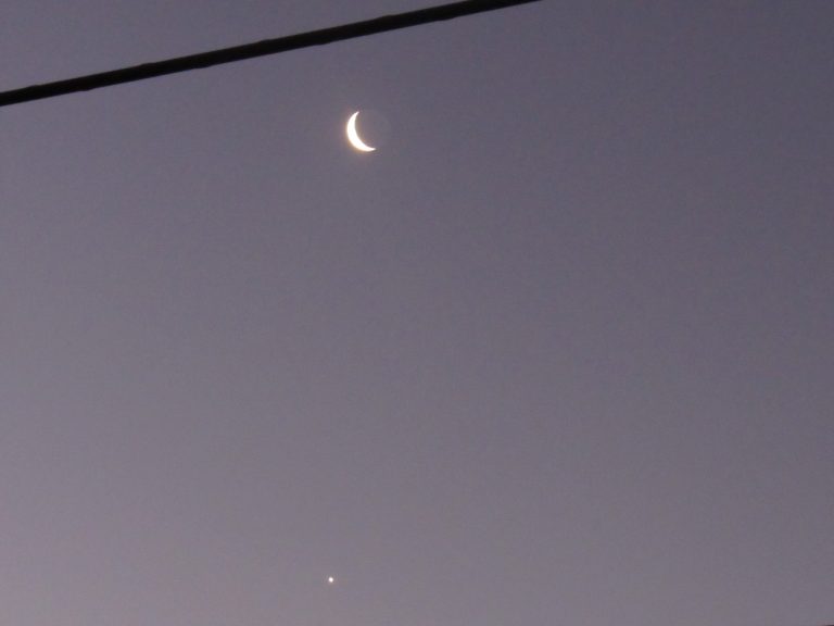 Así se aprecia en 9 de Julio la conjunción de la Luna y Venus