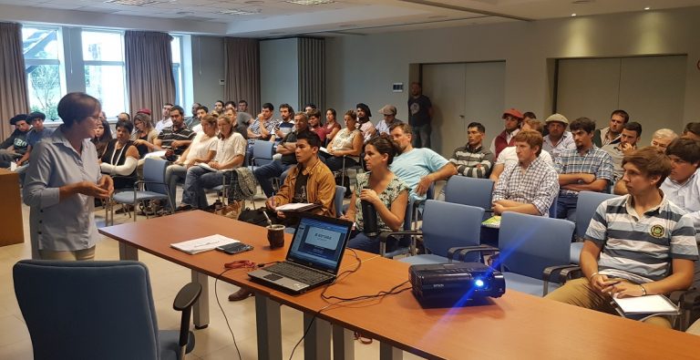 Doble jornada de capacitación para desempeñarse como vacunador acreditado en la campaña contra la fiebre aftosa