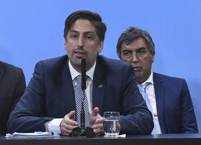 Pese a los reclamos,Trotta les pidió a los maestros que concurran a la escuela