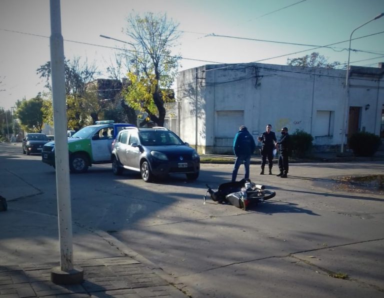 Un motociclista resultó lesionado