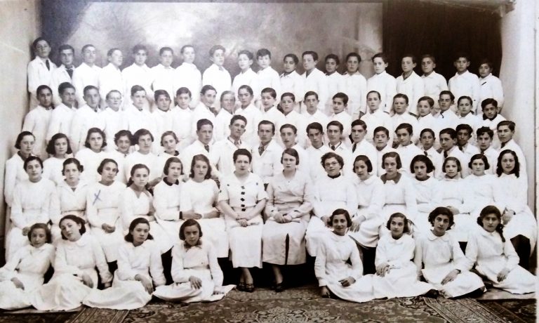 La historia a través de las fotografías: retrato grupal de fin de curso