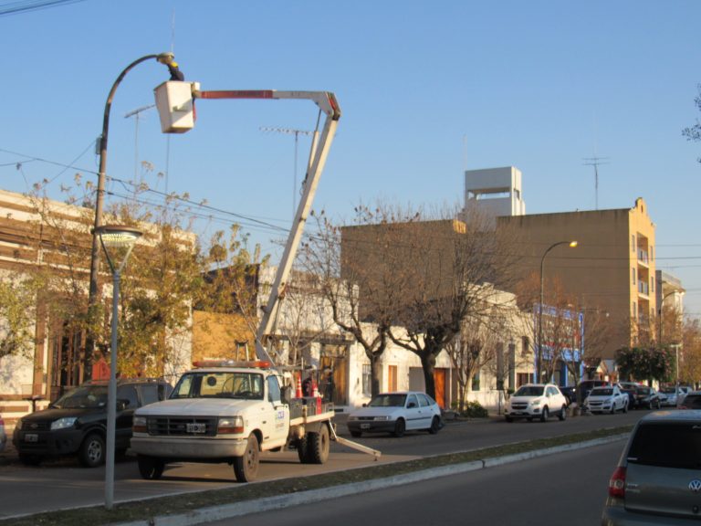 Empezó el recambio de luminarias en avenidas