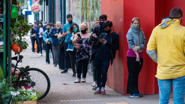 La OPS afirma que “no es momento de flexibilizar restricciones” en América