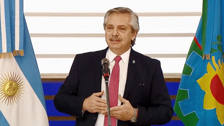 Fernández: «Es un escenario desconocido y la normalidad que conocimos no existe más»