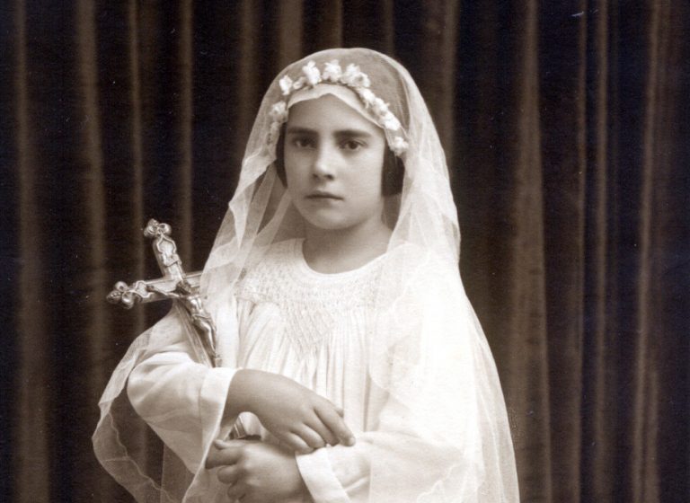 La historia a través de las fotografías… Aquellos vestidos y trajes de primera comunión