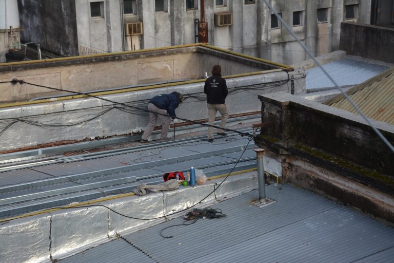 Se recambia el techo del Salón de las Américas