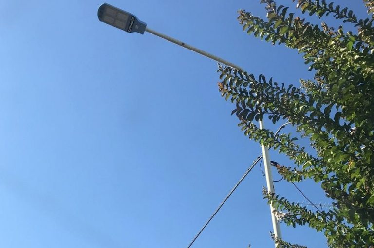 El Municipio compró 116 columnas para el alumbrado