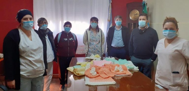 Entrega de EntrAmarte al Hospital