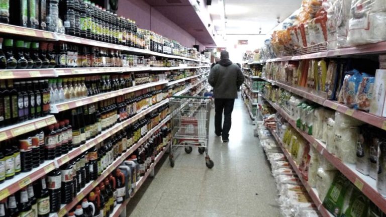 El consumo cayó 4,1% interanual en junio