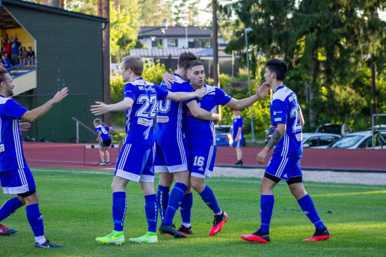 Nicolás Longarini reapareció con dos goles