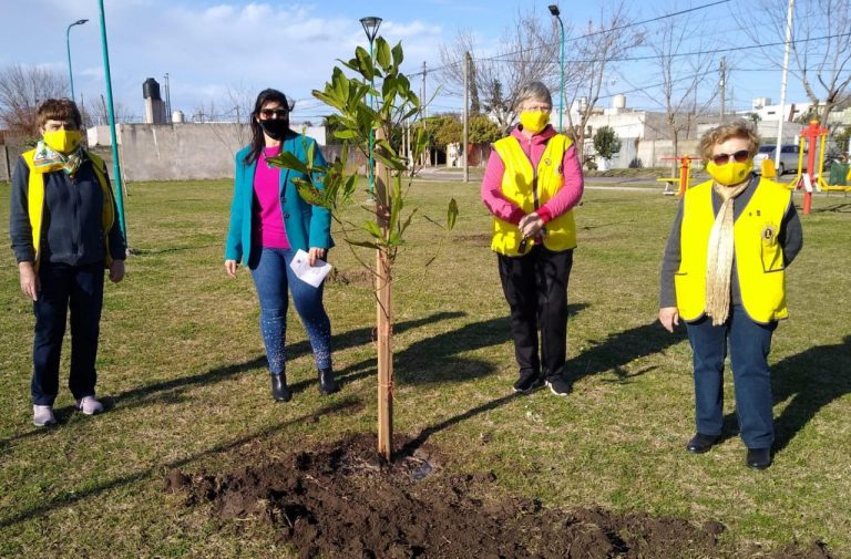 El Club de Leones adhirió al Día del Arbol