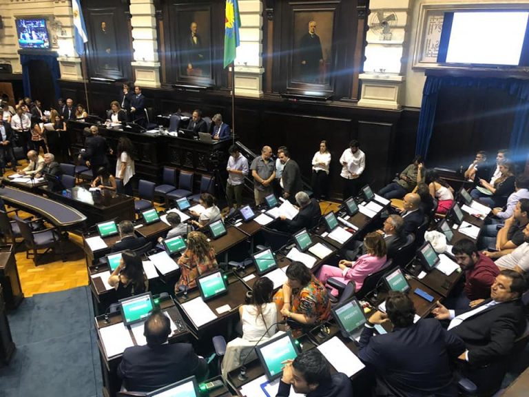 Aprueban un plan de masculinidades sin violencia para capacitar a legisladores