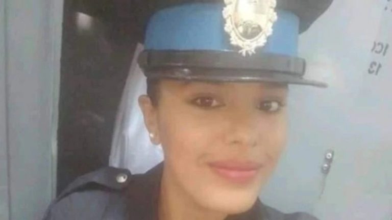 Asesinan a una oficial de la Policía tras intentar robarle el celular