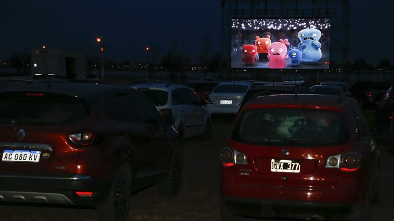 Crece el autocine en tiempos de coronavirus