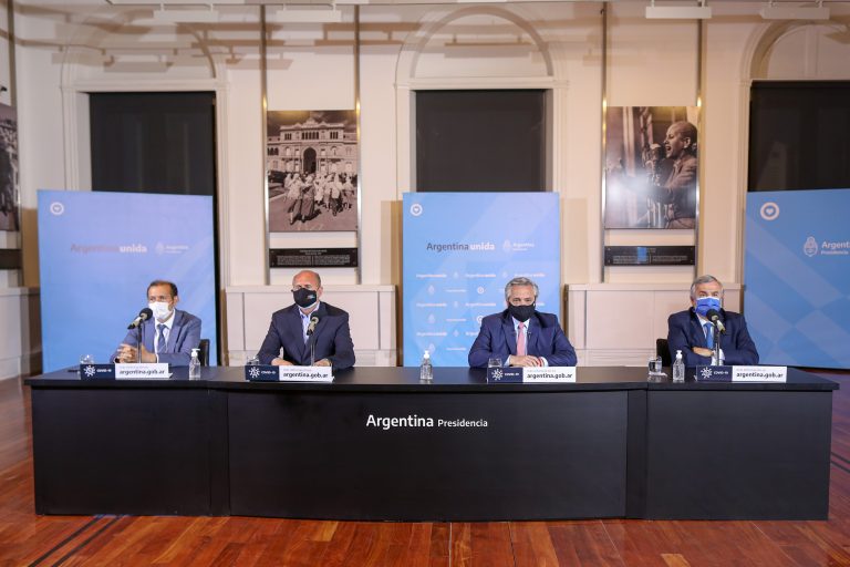 Fernández anunció nuevas medidas para disminuir la circulación del virus