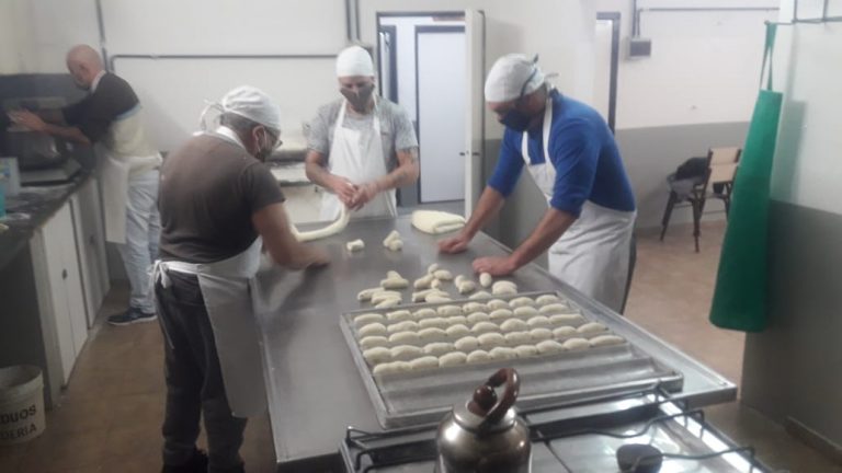 Internos de la cárcel de Bahía Blanca elaboran panes