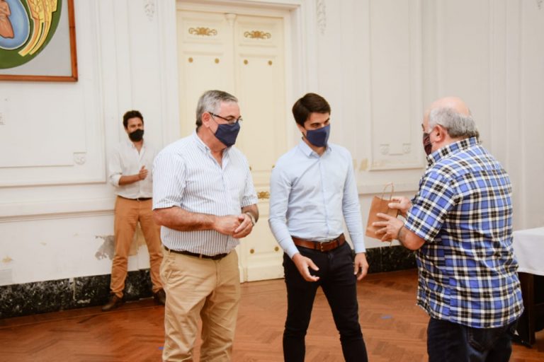 Reconocen a empleados municipales