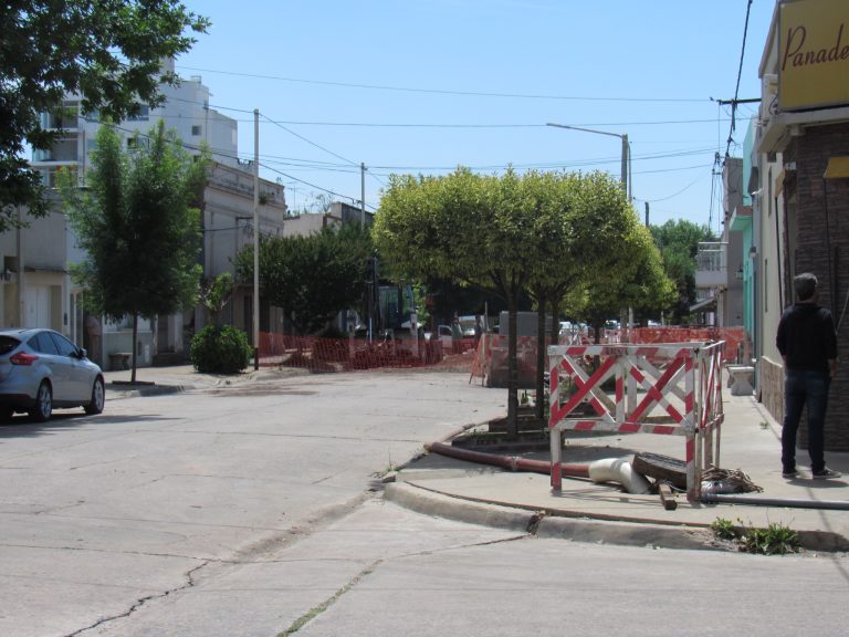 Vecinos de calle Tucumán piden una solución