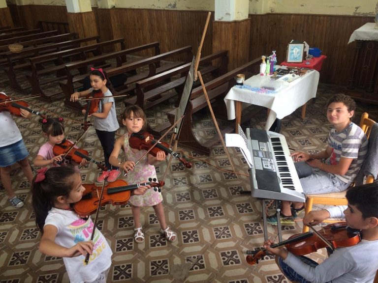 Siguen los ensayos de la Orquesta Infantil de Dennehy