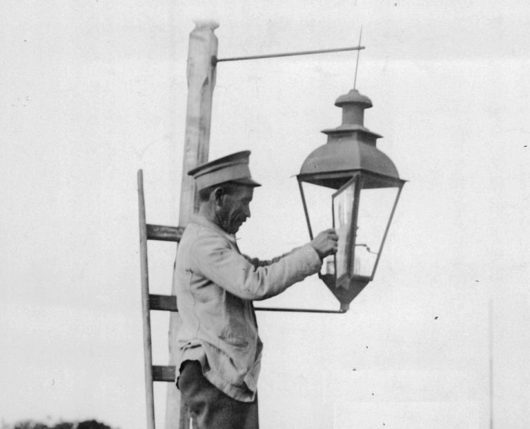 Hace 150 años 9 de Julio tenía su primer servicio de alumbrado