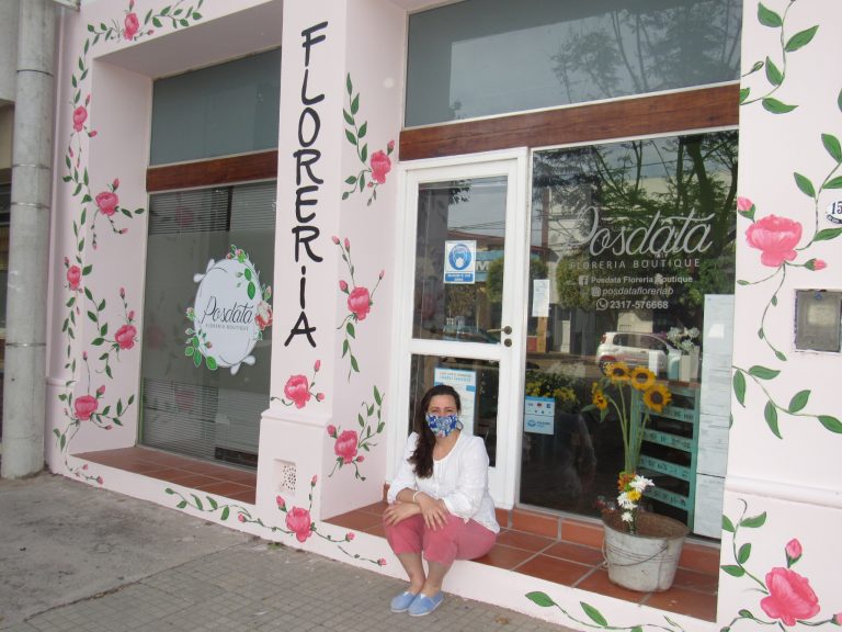 «Posdata» personaliza los presentes florales