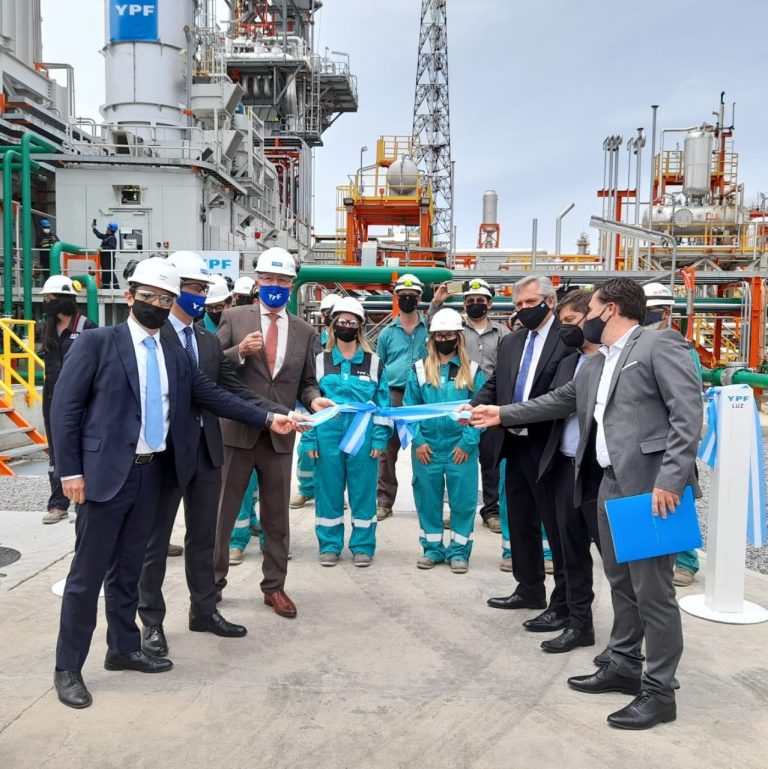 Inauguración de la planta de generación de energía de YPF LPC II