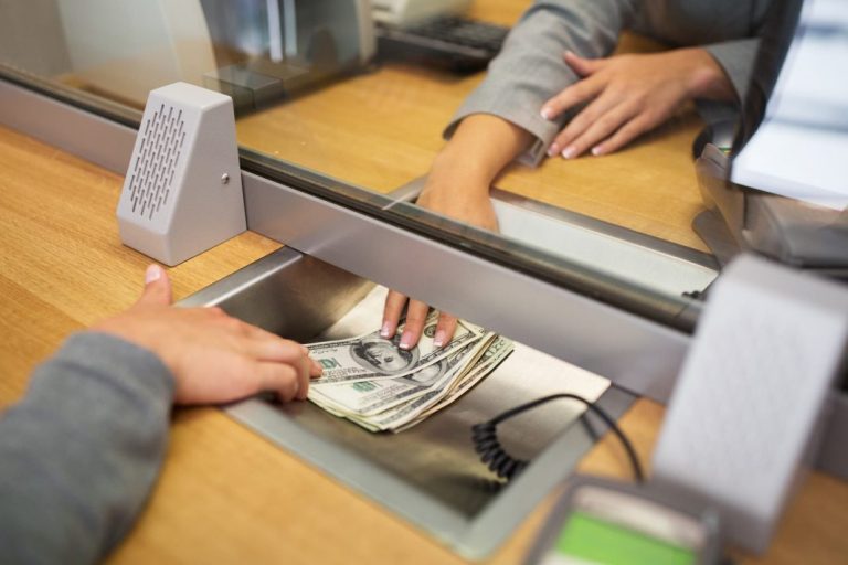 Los depósitos en dólares aumentaron 1.345 millones en un mes y medio