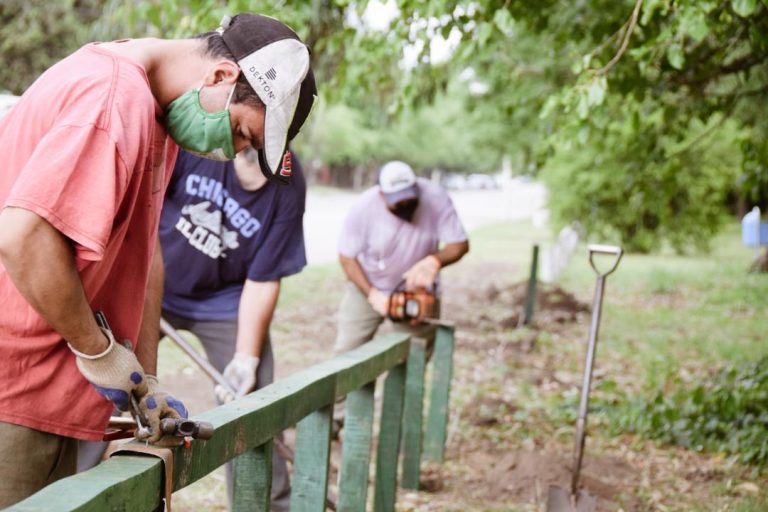 En el Parque construyen un cerco permimetral