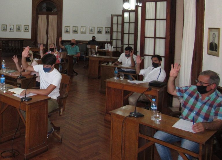Concejales de Juntos por el Cambio:educación como servicio público esencial.