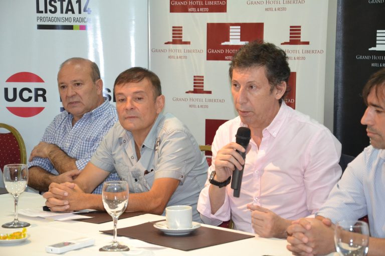 “El radicalismo debe terminar con cinco años de sumisión, ineficiencia y servilismo”