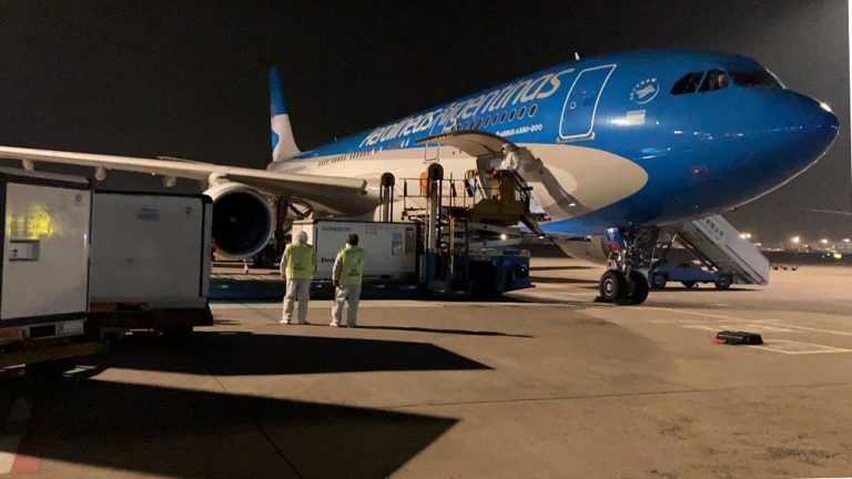 Partió un nuevo vuelo de Aerolíneas Argentinas
