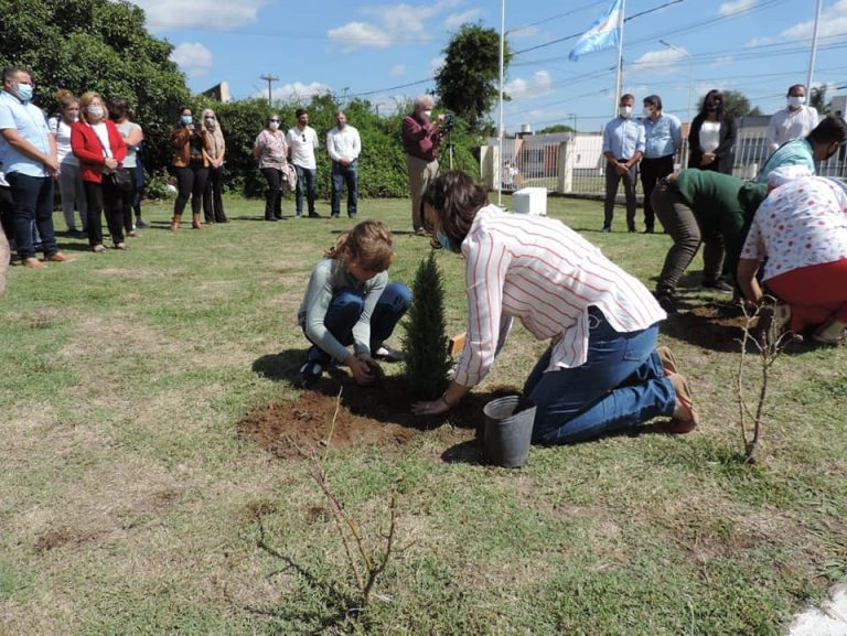 El Hospital se sumó a la campaña Plantamos Memoria