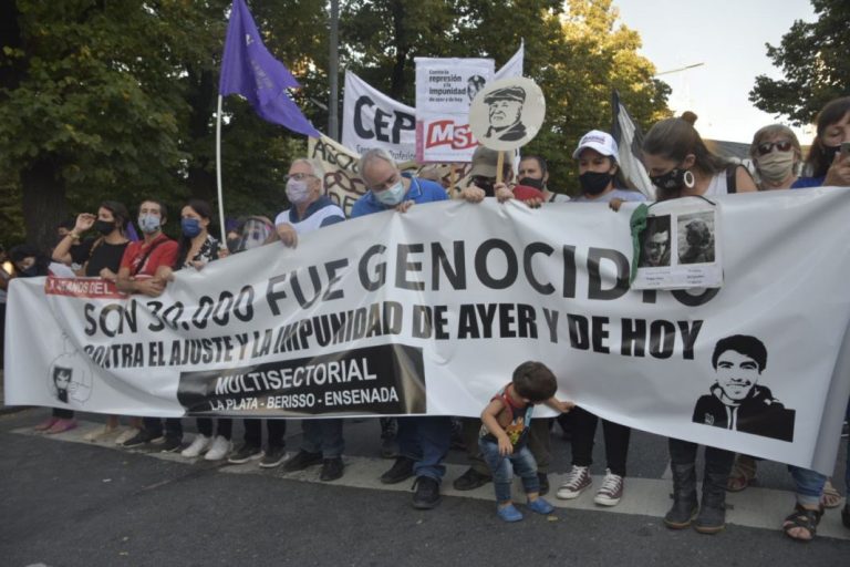 Con una marcha, recordaron en La Plata el 45 aniversario del último golpe de Estado