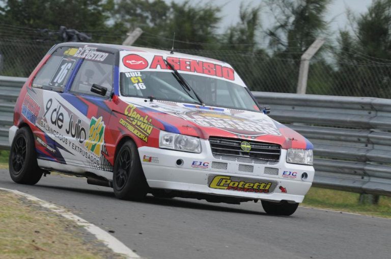 Nicolás Ruiz arribó 15º y Milton Silvestre 22º