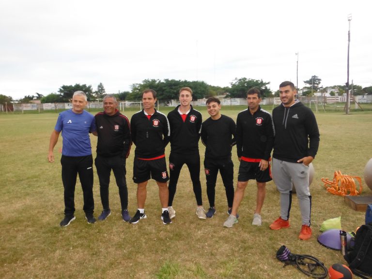 Justo Aón brindó una clínica de entrenamiento